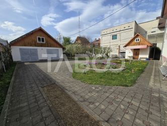 Casa individuala de vanzare teren 972 mp 2 garaje zona Sub Arini Sibiu