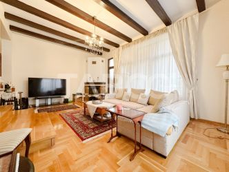 Casa individuala in stil rustic curte 450 mp in zona Belvedere