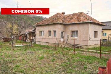 Casa individuala  Leresti la strada principala+ teren 831 mp, utilitat