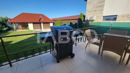 Casa individuala moderna de vanzare 5 camere 2 garaje