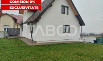 Casa individuala noua 4 camere P+M 144 mpu curte libera 416 Cisnadie