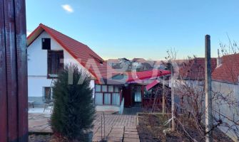 Casa individuala P+1E 3 camere 820 teren liber curte si gradina 