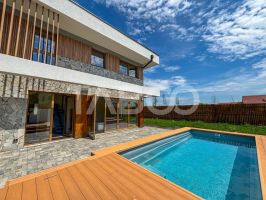 Casa individuala premium cu piscina exterioara si curte in Sannicoara
