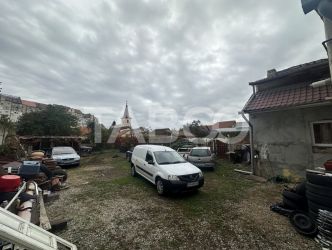 Casa individuala pretabila spatiu comercial teren 400 mp Piata Cluj