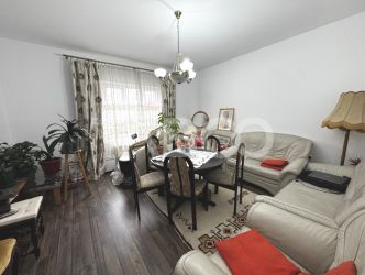 Casa individuala renovata 4 camere 3 bai 120 mpu garaj Trei Stejari