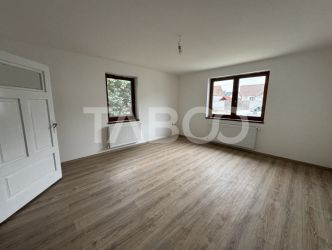 Casa individuala renovata de vanzare teren de 1397 mp Cristian Sibiu