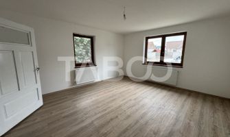Casa individuala renovata de vanzare teren de 1397 mp Cristian Sibiu