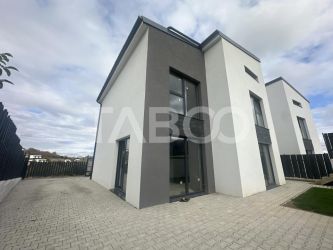 Casa individuala semifinisata alipita prin garaj de vanzare in Dezmir