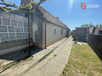 Casa individuala, toate utilitatile, 3 camere, Sanmihaiu Roman - ID V3