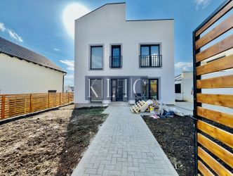 Casa INTABULATA de vanzare tip duplex 259 mp teren zona Est in Sibiu