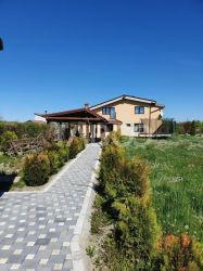 Casa la 5 minute de Fagaras Ultramoderna 300 mp utili la cheie