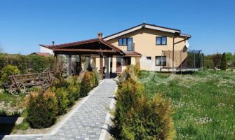 Casa la 5 minute de Fagaras Ultramoderna 300 mp utili la cheie