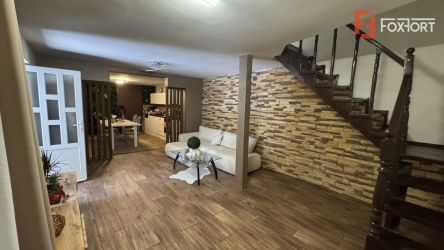Casa la curte comuna cu 3 camere, zona Dambovita