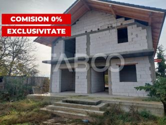 Casa la rosu 5 camere 3 bai 198 mpu 2 terase curte Barabant Alba Iulia