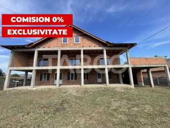 Casa la rosu 9 camere 5 bai 832 mp utili 4 terase curte Mihalt Alba