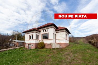 Casa la tara cu teren generos in zona Calinesti-Ciocanesti -Jud. Arges