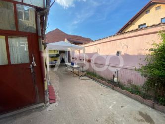 Casa mica 3 dormitoare curte mica 60 mp zona Lupeni Sibiu