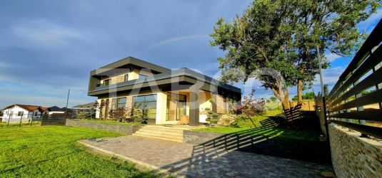 Casa moderna cu 5 camere, piscina si priveliste superba, Cisnadie