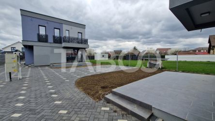 Casa moderna de vanzare cu 4 camere si curte in Cristian Sibiu