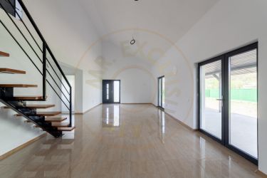 Casa nouă 2025 cu priveliște Argeș Draganu