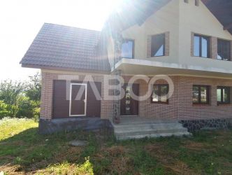 Casa noua de vanzare 780 mp teren garaj pivnita in Daia Sibiu