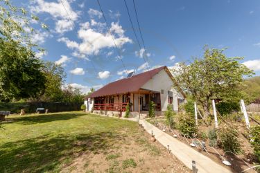 Casă renovată 2022, 3 camere, 1034 mp teren, încălzire în pardose