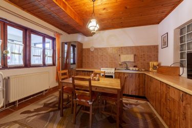 Casa rustica P+1 in zona de deal – Bogati, AG