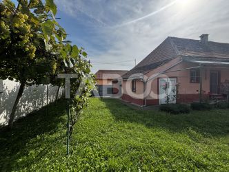 Casa saseasca de vanzare + bonus doua terenuri Seica Mare Sibiu