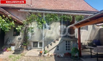 Casa si curte individuala 2 corpuri de casa separate 4 camere gradina 