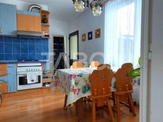 Casa si curte pretabila pentru 2 familii 980 mp teren liber Cisnadie
