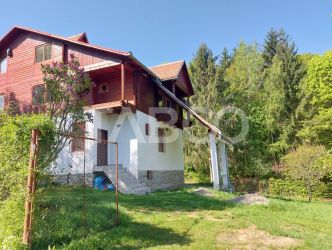 Casa spatioasa 5 dormitoare 565 mp teren cu parau si padure Tocile