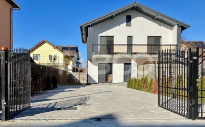 Casa spatioasa cu 4 camere si 3 bai de vanzare 254mp Turnisor 