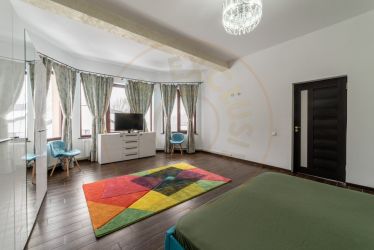 Casa spațioasă cu 6 camere și teren generos, lângă pădure - Vale
