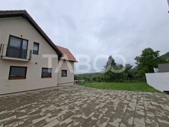 Casa spatioasa de inchiriat in Cisnadioara zona linisita 600 mp teren