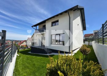 Casă spațioasă și modernă de vânzare în Trivale – panoramă s