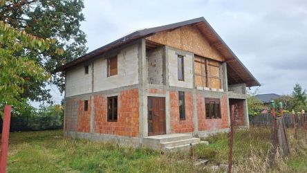 Casă Suseni-Cersani construcție solidă, teren 578 mp, zona superba