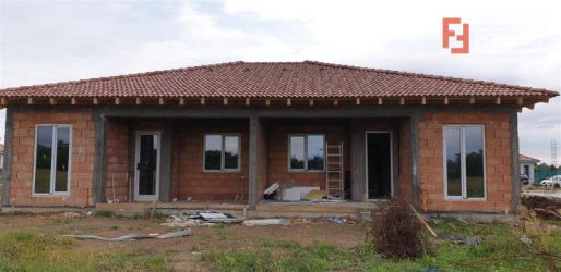 Casa tip duplex 3 camere de vanzare Mosnita Noua - ID V282