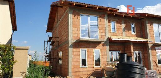 Casa tip duplex 3 camere de vanzare Mosnita Noua - ID V362