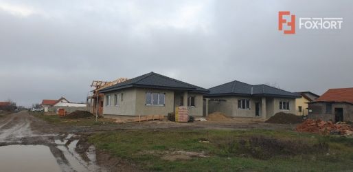 Casa tip duplex 4 camere de vanzare Mosnita Noua