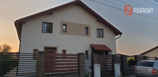 Casa tip duplex 4 camere de vanzare Mosnita Noua