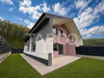 Casa tip duplex 4 camere si curte generoasa de vanzare in Tauti 