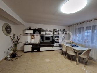 Casa tip duplex 6 camere 2 locuri de parcare in curte Terezian
