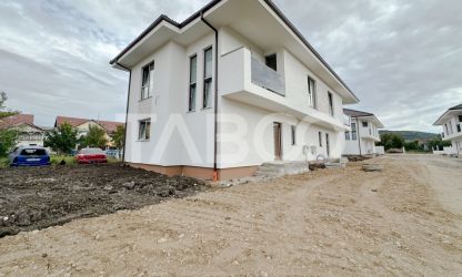 Casa tip duplex cu 4 camere in Floresti zona Muzeul Apei 