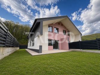 Casa tip duplex cu 4 camere si curte generoasa de vanzare in Tauti 