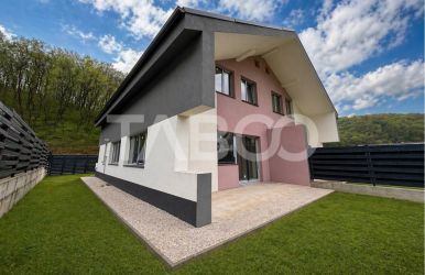 Casa tip duplex cu 4 camere si curte in Floresti zona Tauti