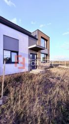 Casa tip triplex cu 2 camere de vanzare in Sanandrei