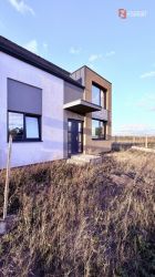 Casa tip triplex cu 2 camere de vanzare in Sanandrei