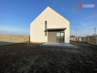 Casa tip triplex cu 2  camere de vanzare in Sanandrei