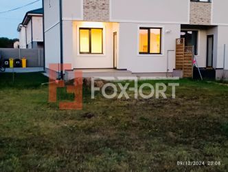 Casa tip triplex cu priveliste de vis in Giroc - V7245