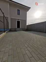 Casa tip Triplex de vanzare | in Ghiroda | Curte comuna de 750mp